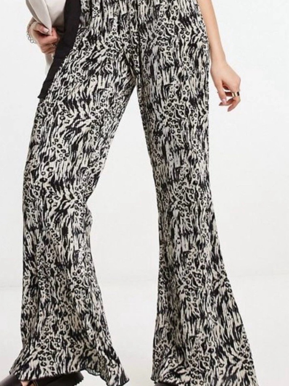 NWT Urban Threads Patterned Crinkle Flare Pants size 14!
